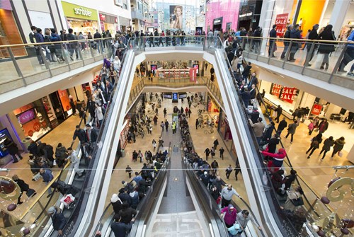 Concorda com o encerramento dos centros comerciais aos Domingos?